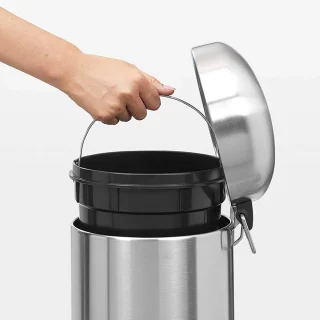 Bote de basura con pedal acero mate 5L Brabantia