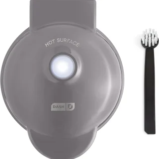 DASH Mini  Waflera Color Gris con Cepillo | 10 cm | Antiadherente | Compacta y Portátil | Ideal para: Desayunos, Regalos o Viajar | Fácil de Limpiar