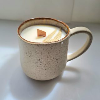 Vela de hogar «Tazavela» con asa – Aroma Hoja de Higuera