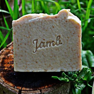 Jabón de Avena y Miel - jabón artesano, jabón natural, ideal pieles sensibles y bebés, muy emoliente y nutritivo, ligeramente exfoliante.