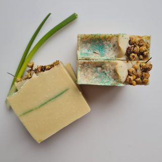 Jabón facial nutritivo de aguacate y manzanilla